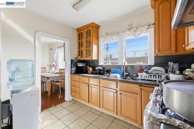 7419 Hillside St, Oakland, CA 94605