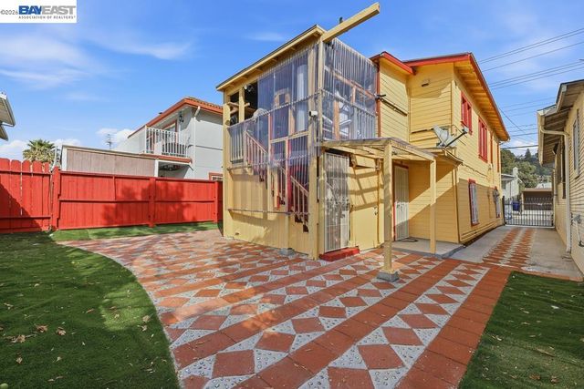7419 Hillside St, Oakland, CA 94605