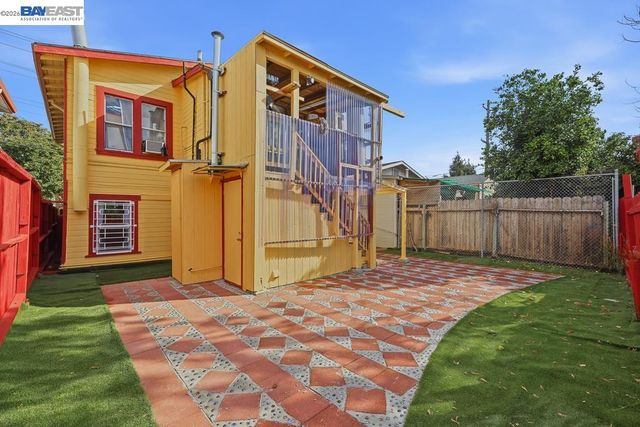 7419 Hillside St, Oakland, CA 94605