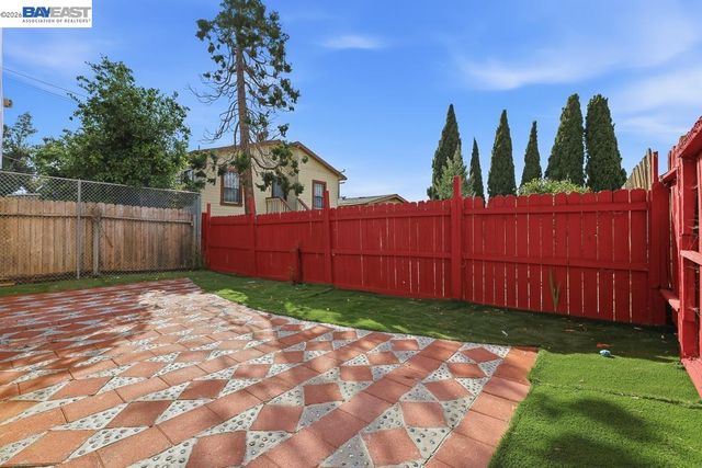 7419 Hillside St, Oakland, CA 94605