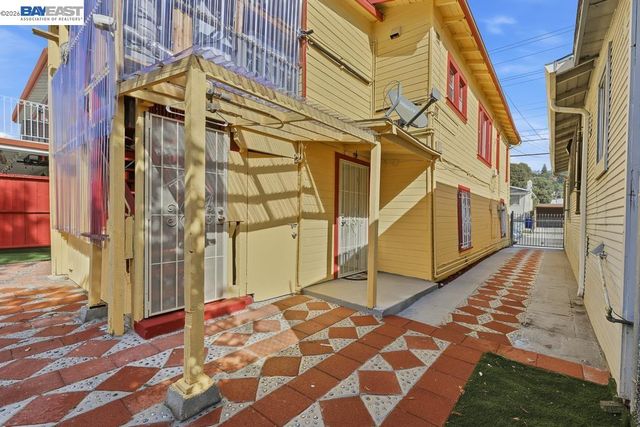 7419 Hillside St, Oakland, CA 94605