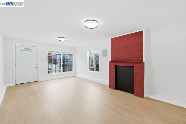 7419 Hillside St, Oakland, CA 94605