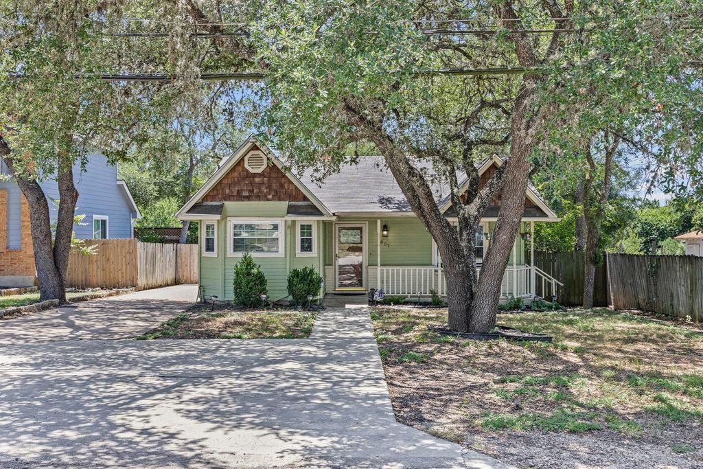 1007 N Bishop ST, San Marcos, TX 78666