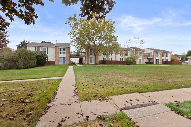 1975 Kenilworth Circle B, Hoffman Estates, IL 60169