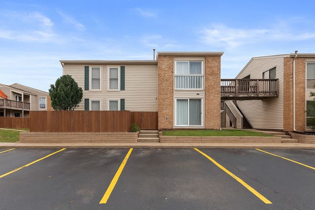 1975 Kenilworth Circle B, Hoffman Estates, IL 60169