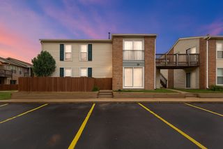 1975 Kenilworth Circle B, Hoffman Estates, IL 60169