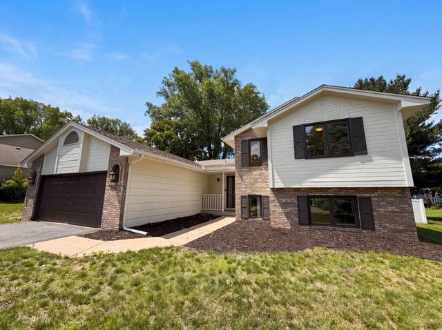 12754 Ibis Street NW, Coon Rapids, MN 55448