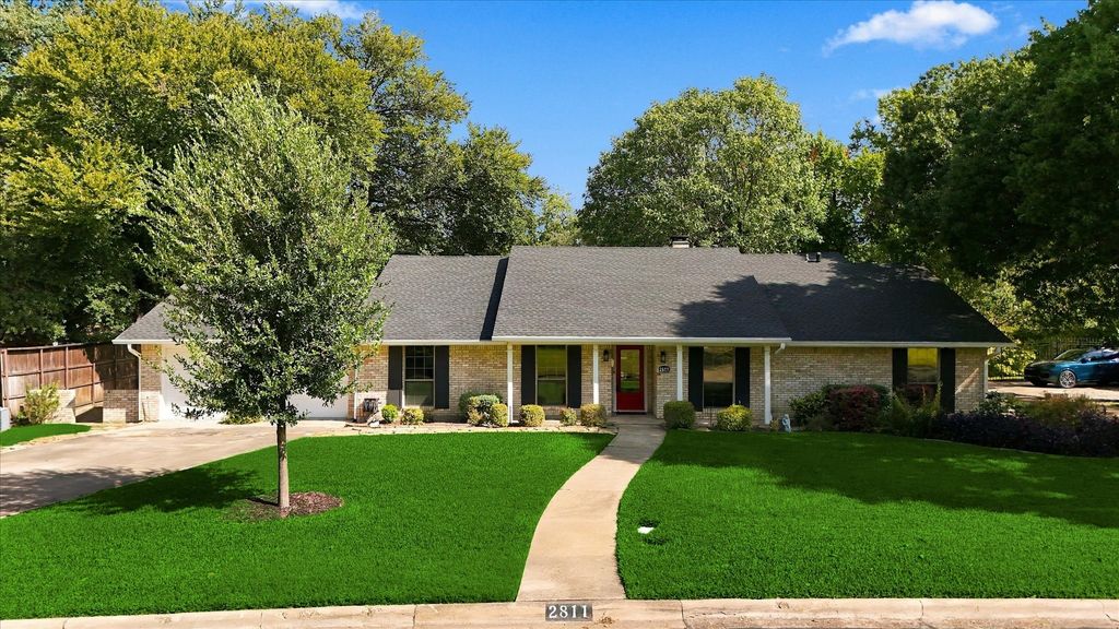 2811 Reedcroft Drive, Farmers Branch, TX 75234 — exterior