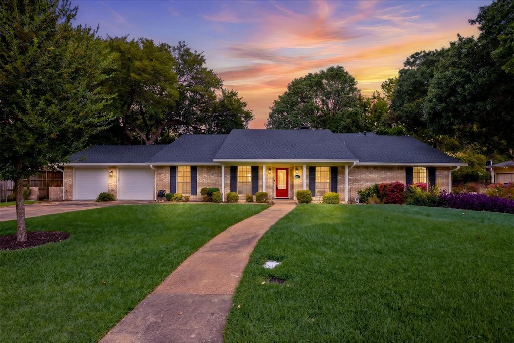 2811 Reedcroft Drive, Farmers Branch, TX 75234 — photo 2