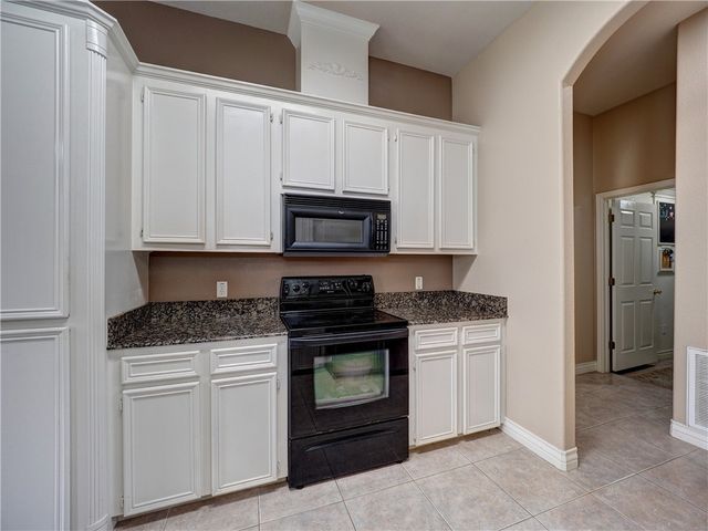6825 King George Pl, Corpus Christi, TX 78414