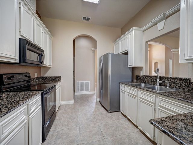 6825 King George Pl, Corpus Christi, TX 78414