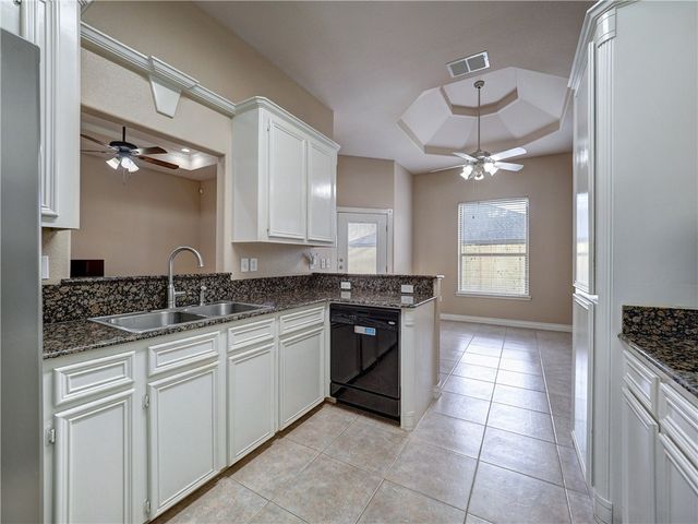 6825 King George Pl, Corpus Christi, TX 78414