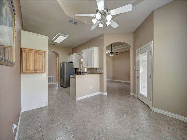 6825 King George Pl, Corpus Christi, TX 78414