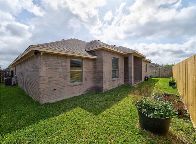 6825 King George Pl, Corpus Christi, TX 78414