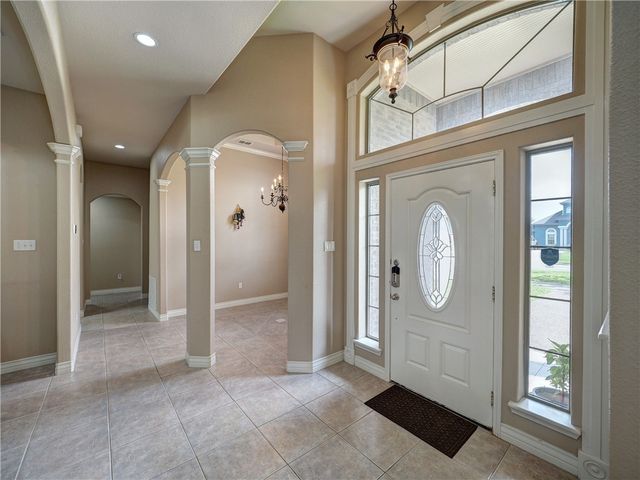 6825 King George Pl, Corpus Christi, TX 78414