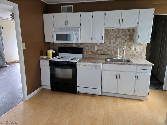 652 Ohio Ave., Mcdonald, OH 44437