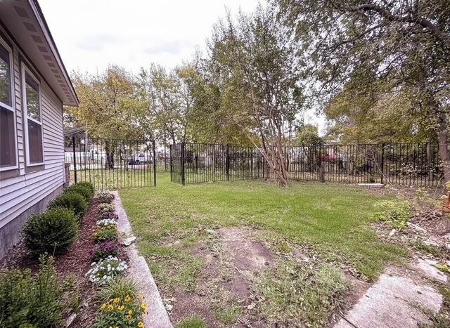 1315 Whitley Drive, Dallas, TX 75217