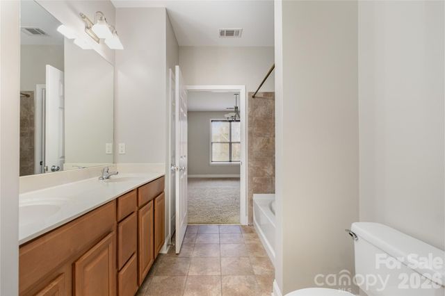 1000 E Woodlawn Road 217, Charlotte, NC 28209