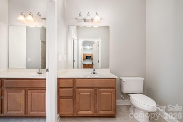 1000 E Woodlawn Road 217, Charlotte, NC 28209