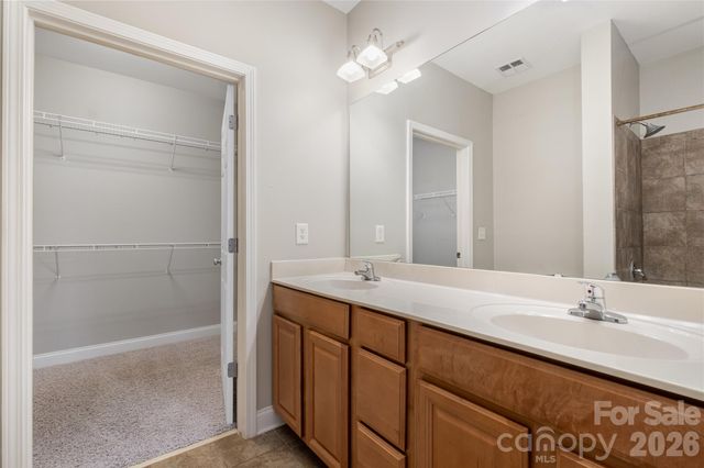 1000 E Woodlawn Road 217, Charlotte, NC 28209