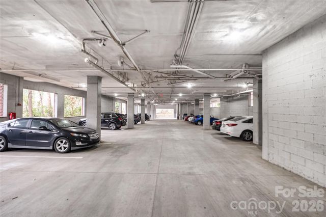 1000 E Woodlawn Road 217, Charlotte, NC 28209