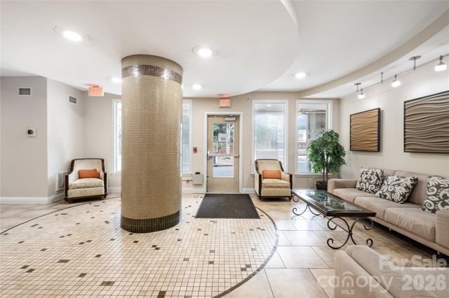 1000 E Woodlawn Road 217, Charlotte, NC 28209