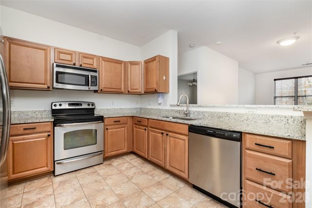 1000 E Woodlawn Road 217, Charlotte, NC 28209