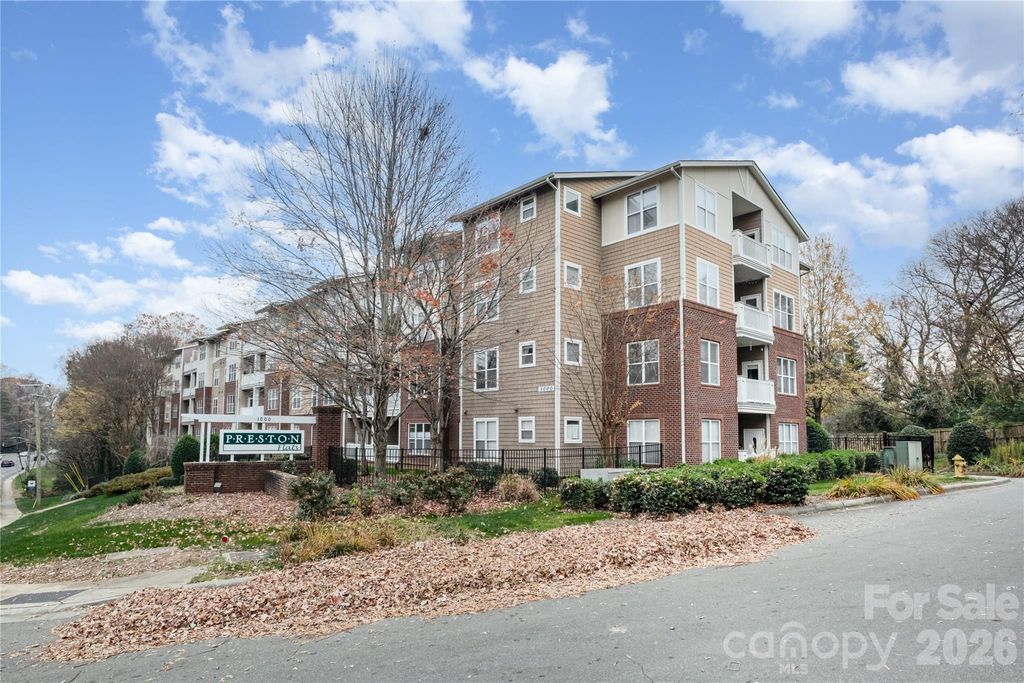 1000 E Woodlawn Road 217, Charlotte, NC 28209