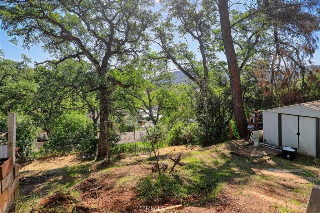 Image 3 of property listing at 12637 Lakeview, Clearlake Oaks, CA 95423