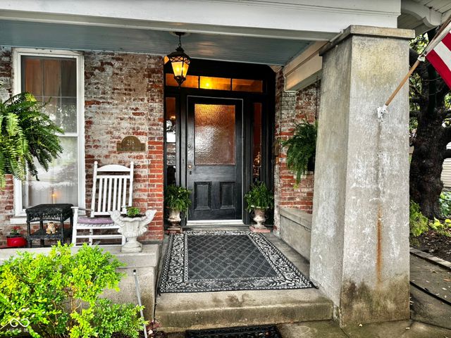 218 Locust Street, Jeffersonville, IN 47130