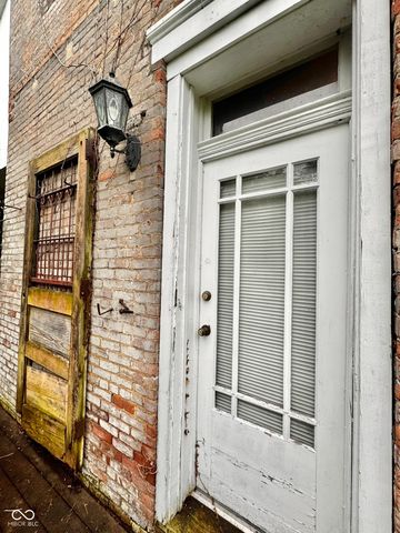 218 Locust Street, Jeffersonville, IN 47130
