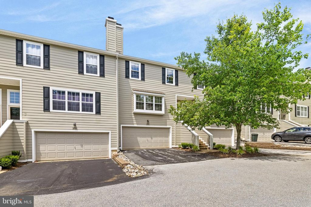203 PRINCETON CIR, Newtown Square, PA 19073