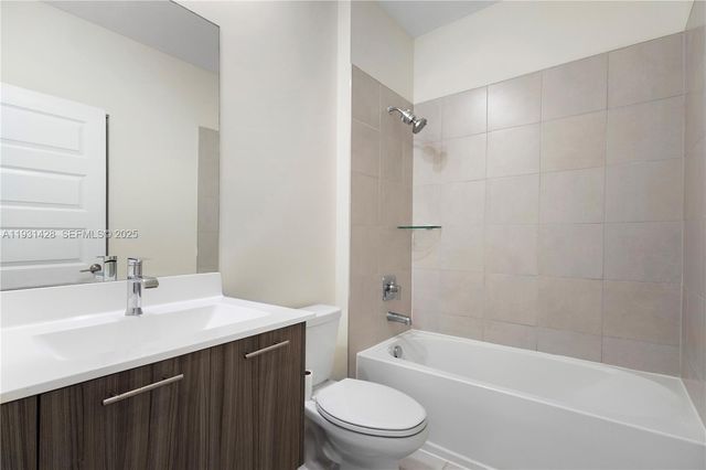 6425 NW 103rd Pl 101, Doral, FL 33178