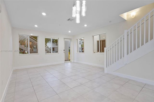 6425 NW 103rd Pl 101, Doral, FL 33178