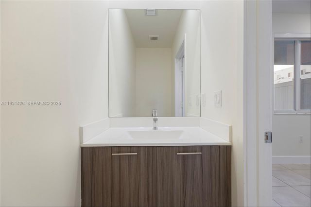 6425 NW 103rd Pl 101, Doral, FL 33178