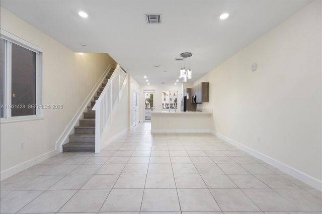 6425 NW 103rd Pl 101, Doral, FL 33178