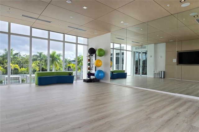 6425 NW 103rd Pl 101, Doral, FL 33178