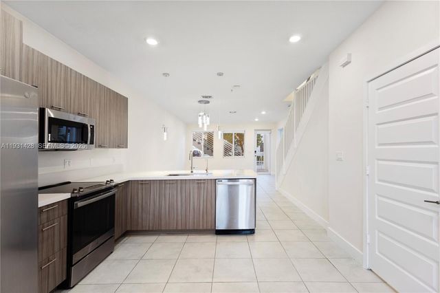 6425 NW 103rd Pl 101, Doral, FL 33178