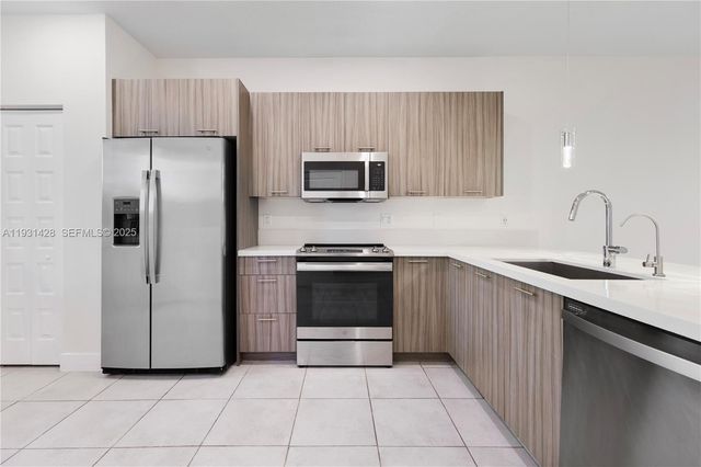 6425 NW 103rd Pl 101, Doral, FL 33178