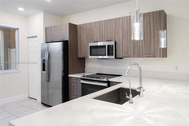 6425 NW 103rd Pl 101, Doral, FL 33178