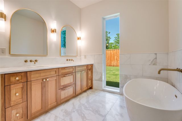 4207 Bonham Street, Dallas, TX 75229