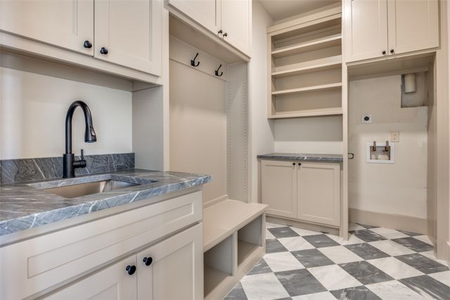 4207 Bonham Street, Dallas, TX 75229