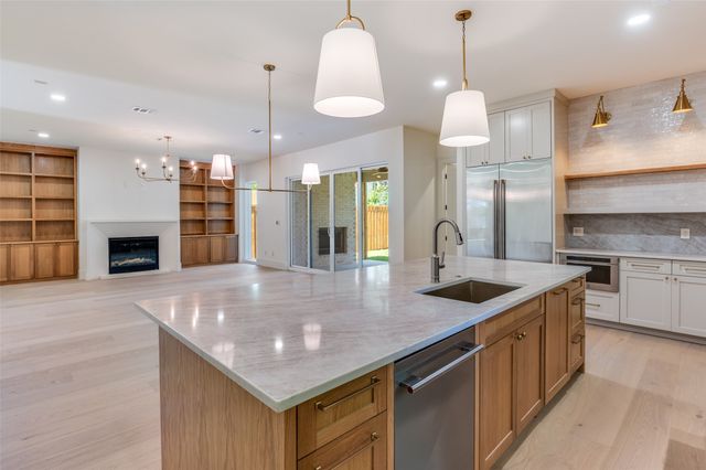 4207 Bonham Street, Dallas, TX 75229