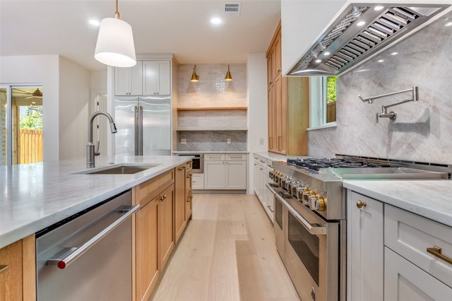 4207 Bonham Street, Dallas, TX 75229