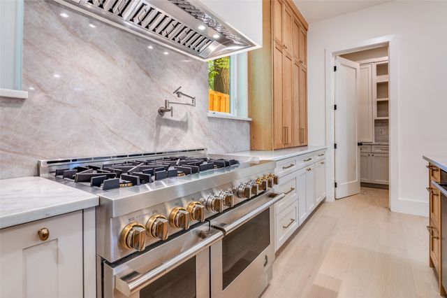 4207 Bonham Street, Dallas, TX 75229
