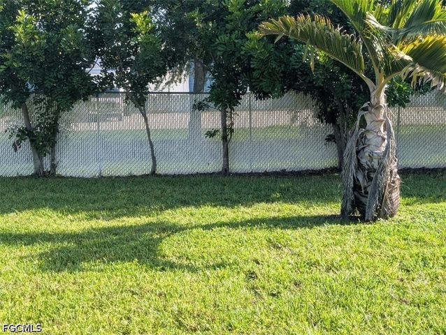 1935 NE 6th ST, Cape Coral, FL 33909