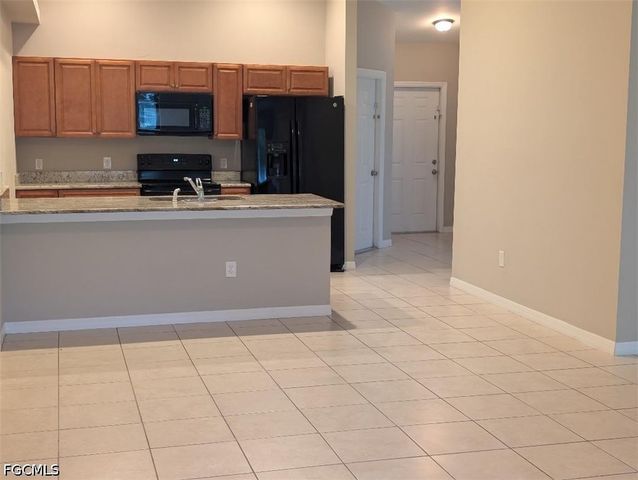 1935 NE 6th ST, Cape Coral, FL 33909