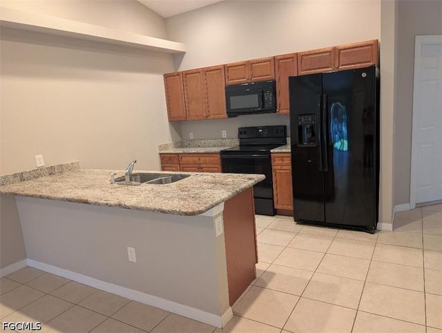 1935 NE 6th ST, Cape Coral, FL 33909