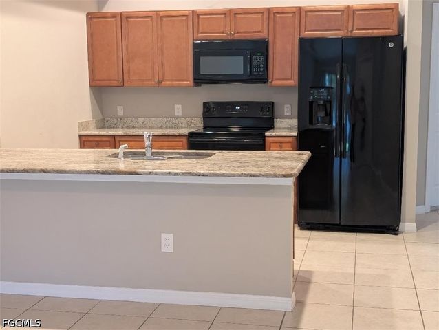 1935 NE 6th ST, Cape Coral, FL 33909