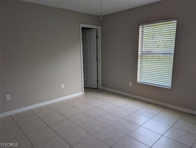 1935 NE 6th ST, Cape Coral, FL 33909